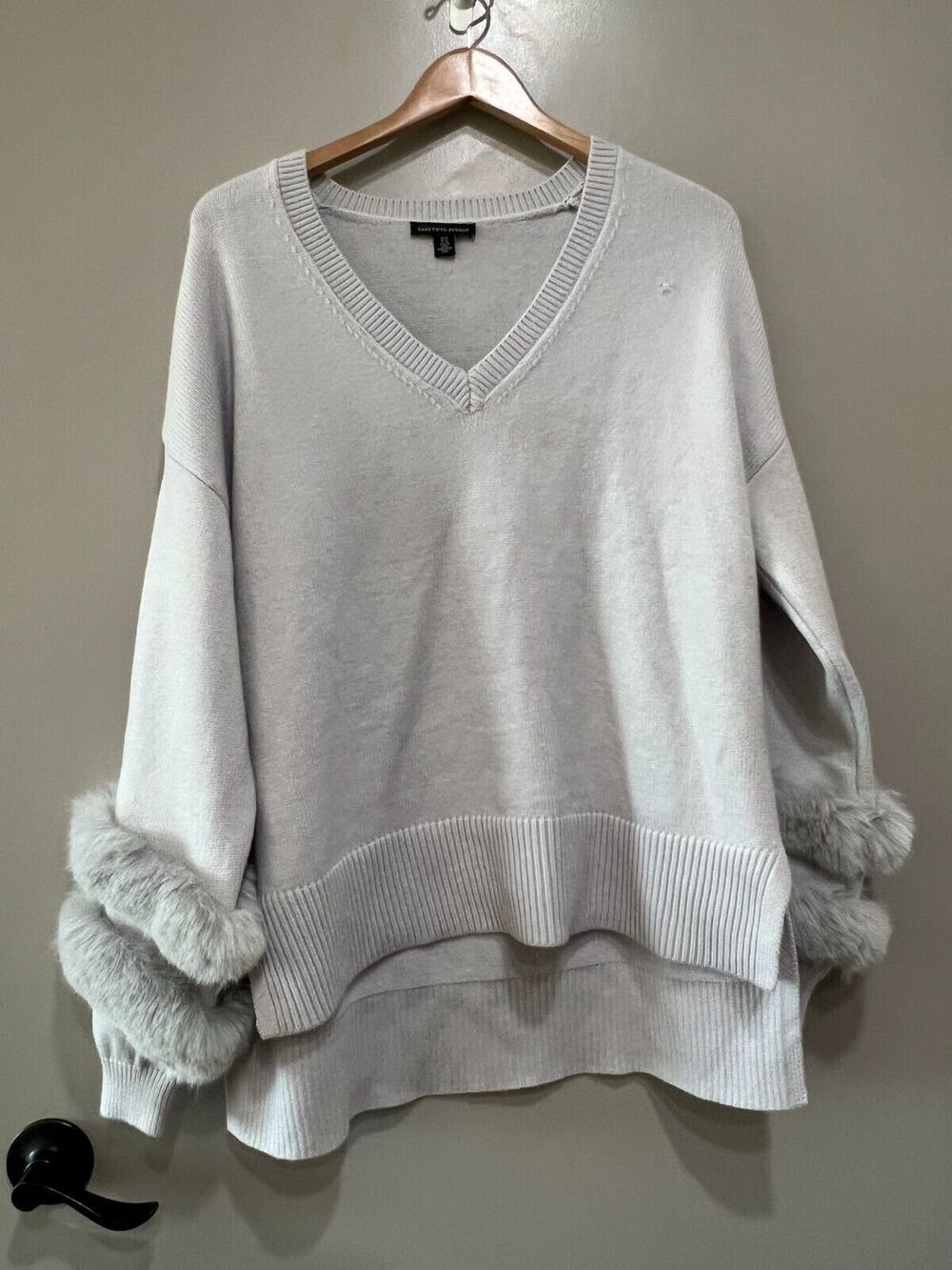 Saks Fifth Ave gray Pullover V Neck Sweater with Four Fur Rings On Sleeves XL
